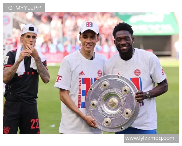 拜仁大胜锁德甲冠军，提前喜获赛季冠军称号