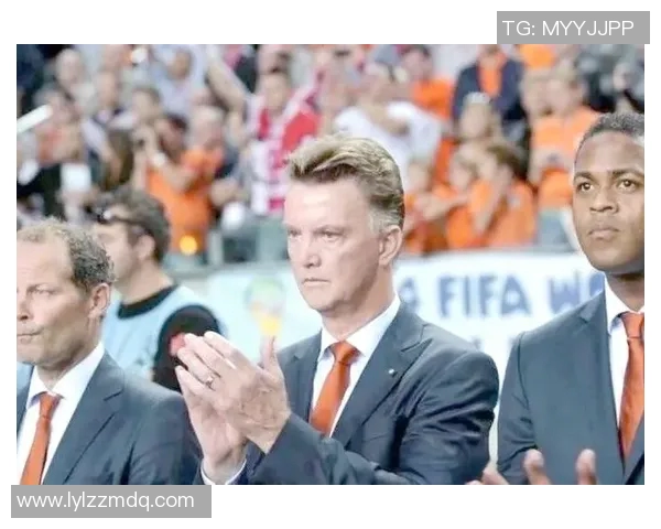 荷兰足协宣布范加尔正式出任荷兰国家队主帅，球迷期待新征程