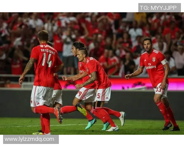 意甲球队AC米兰确认签下巴黎圣日耳曼前锋,加强进攻实力 意甲球队AC米兰确认签下巴黎圣日耳曼前锋,加强进攻实力