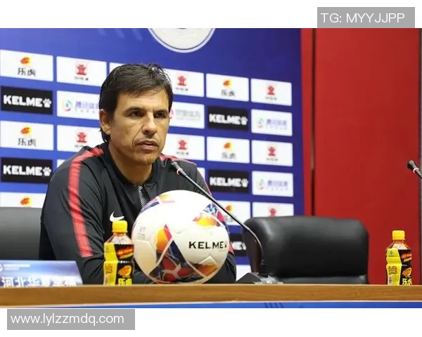 沙尔克04连败争议不断，德甲赛场陷入困境