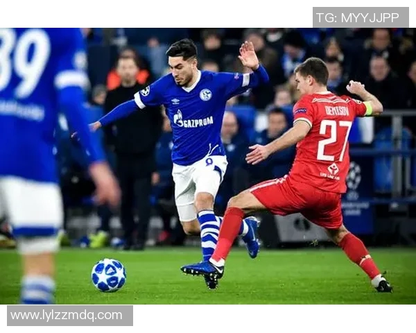 沙尔克04主场失利，多特蒙德逆袭击败对手