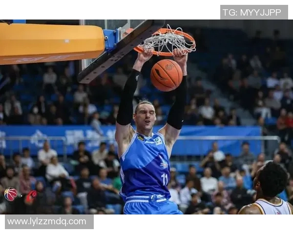 克里斯多夫-奥贝克帕表现抢眼,获得最佳新秀称号 克里斯多夫-奥贝克帕表现抢眼,获得最佳新秀称号